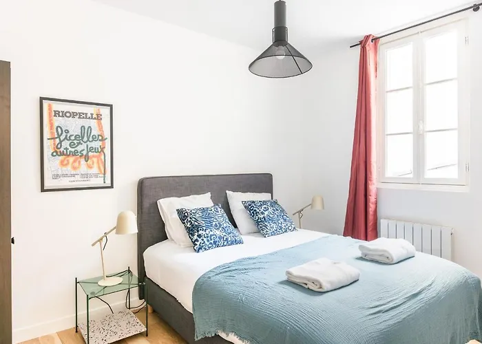Fantastic Architect Loft - 10 Guests - Near Metro Apartment